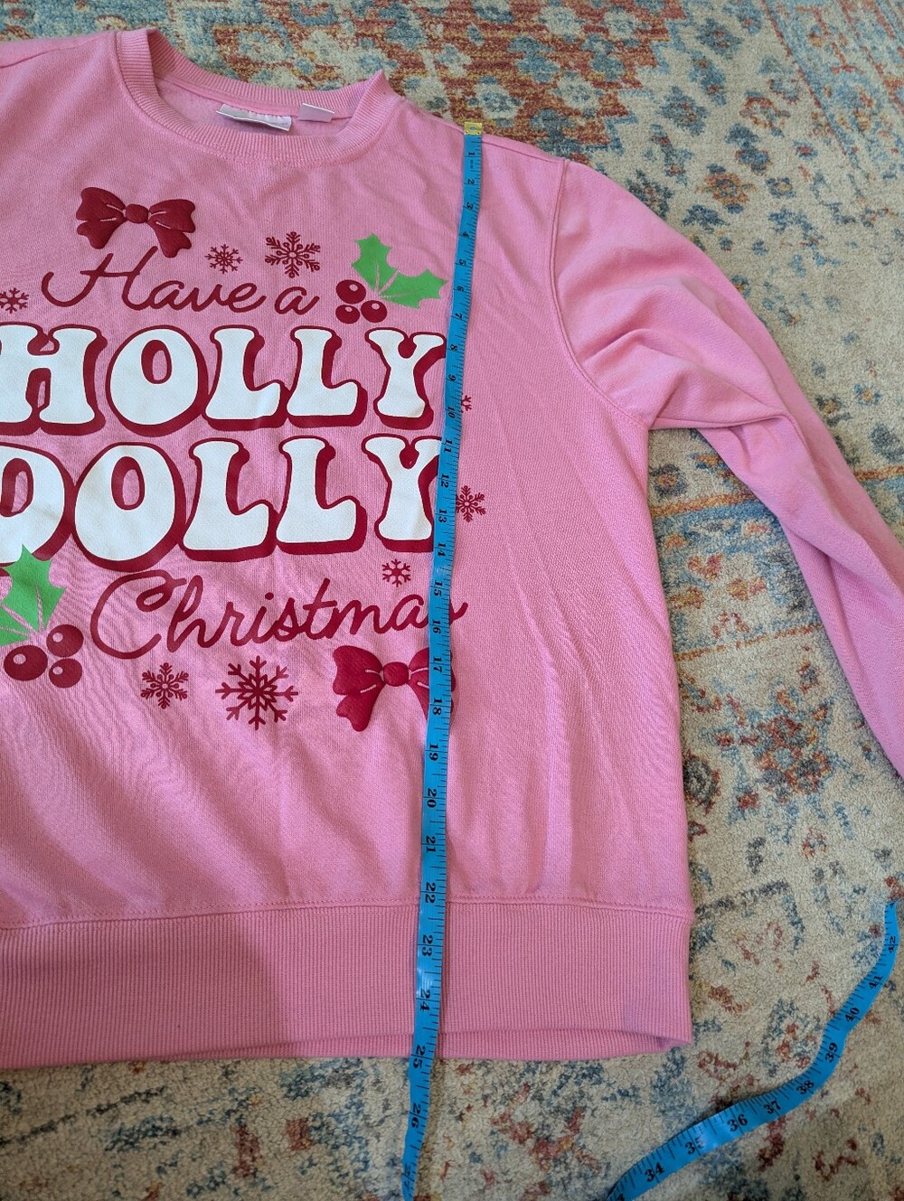 Dolly Sweatshirt Women's Medium Pink Have A Holly Dolly Christmas Graphic Fleece - Picture 8 of 9